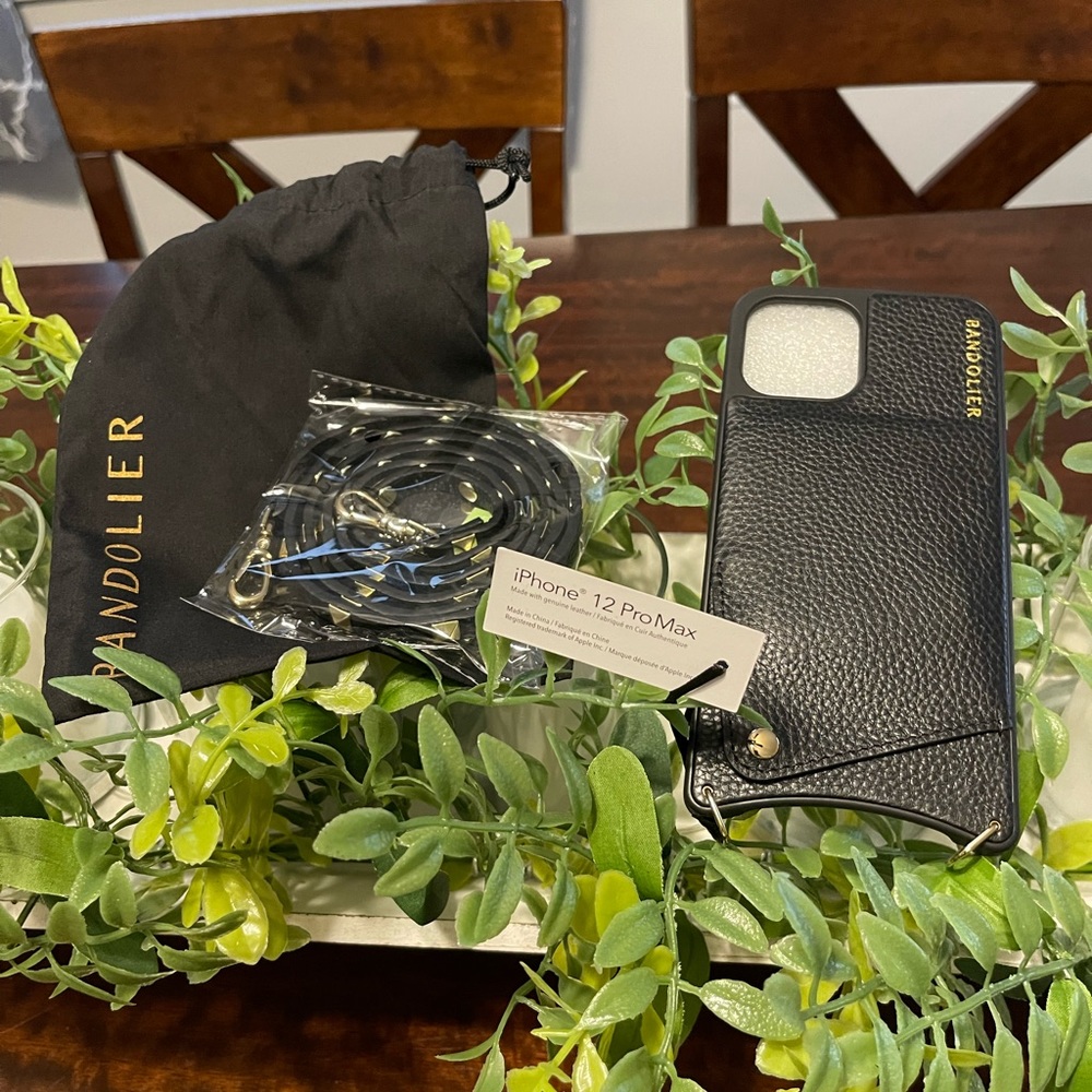 Bandolier iPhone 12 Pro Max- gold studs